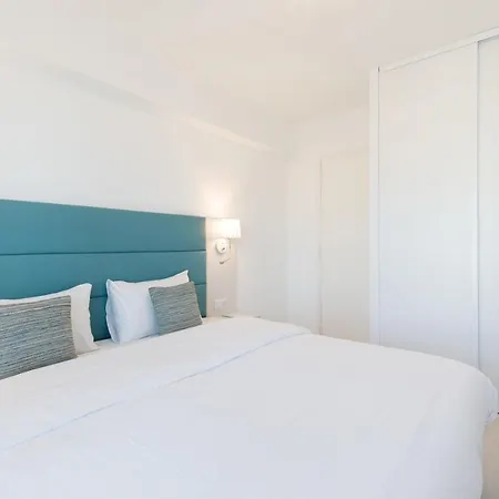 On La Croisette Deluxe 2 Bedrooms 2 Baths Cannes
