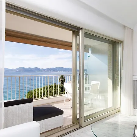 On La Croisette Deluxe 2 Bedrooms 2 Baths Cannes
