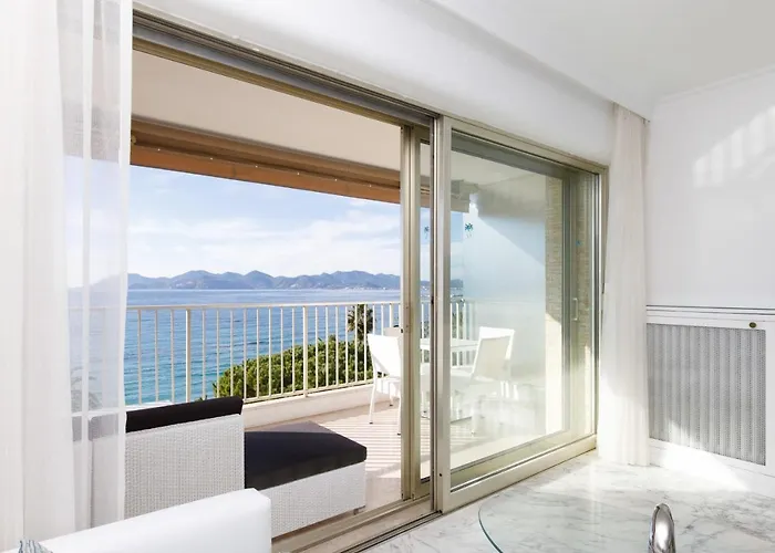 On La Croisette Deluxe 2 Bedrooms 2 Baths Cannes