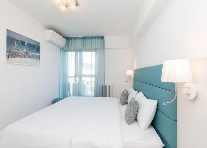 On La Croisette Deluxe 2 Bedrooms 2 Baths Cannes
