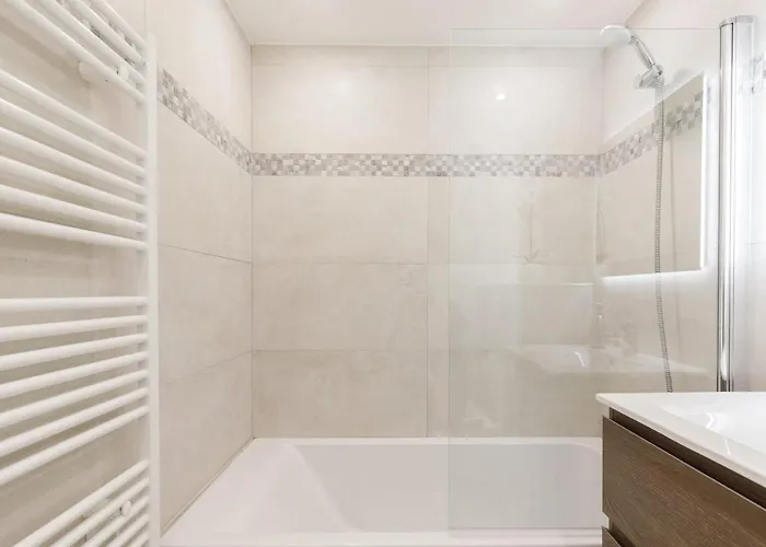 On La Croisette Deluxe 2 Bedrooms 2 Baths