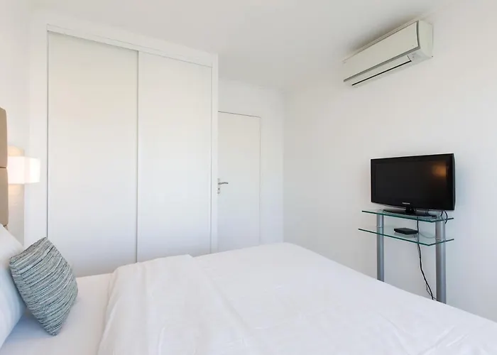 On La Croisette Deluxe 2 Bedrooms 2 Baths *