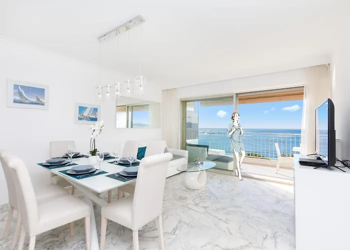 On La Croisette Deluxe 2 Bedrooms 2 Baths *