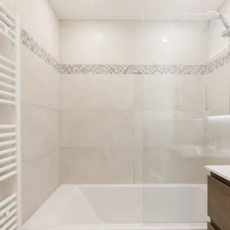 On La Croisette Deluxe 2 Bedrooms 2 Baths