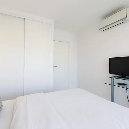 On La Croisette Deluxe 2 Bedrooms 2 Baths *